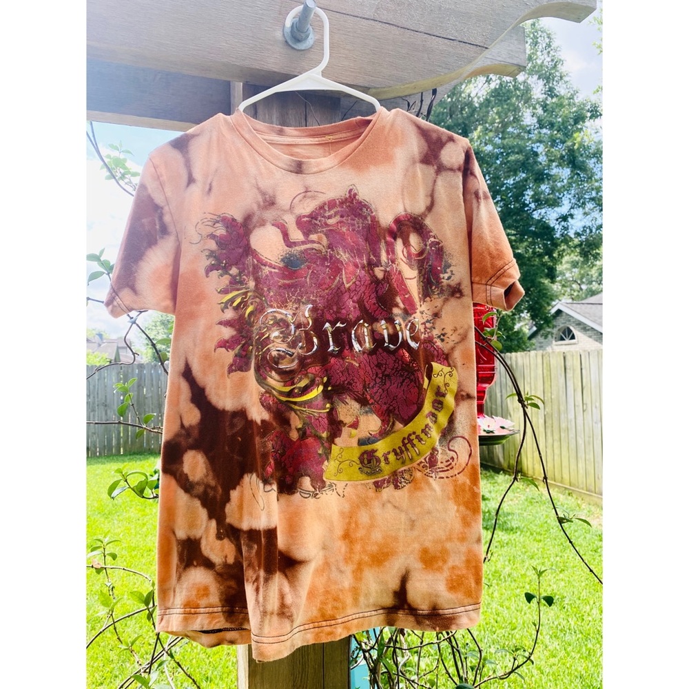 🦁UPCYCLED HP Gryffindor Bleach Tie-Dye Tee🦁